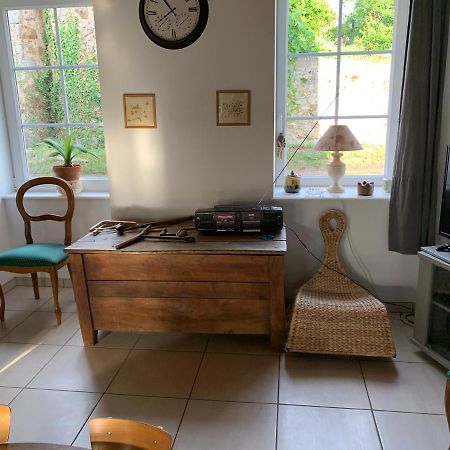 Busset Liages Situe Dans Le Bourbonnais 1 Chambres Lit Double Et Un Clic Clac Eksteriør bilde