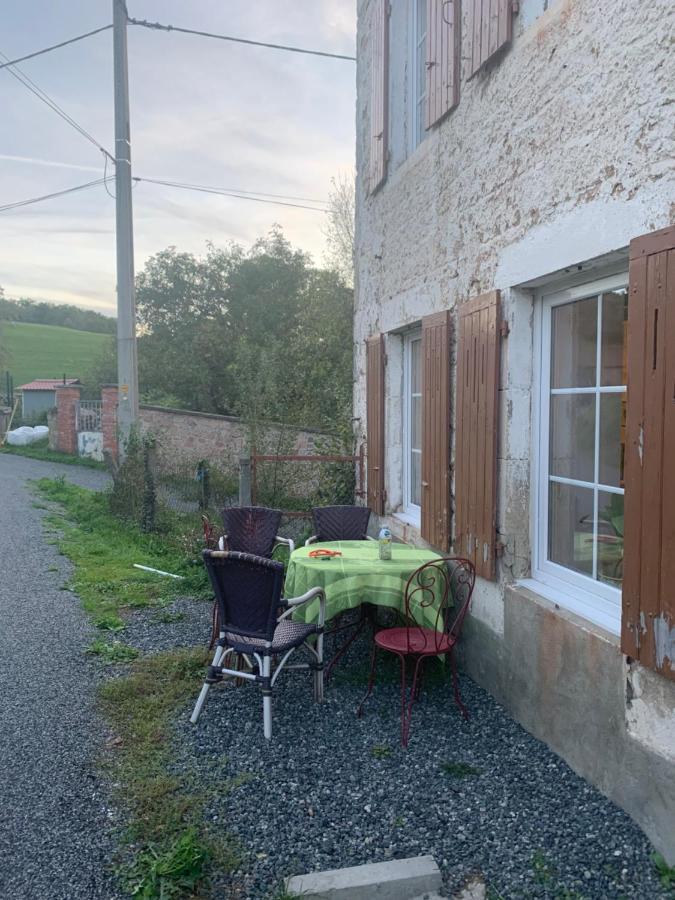 Busset Liages Situe Dans Le Bourbonnais 1 Chambres Lit Double Et Un Clic Clac Eksteriør bilde
